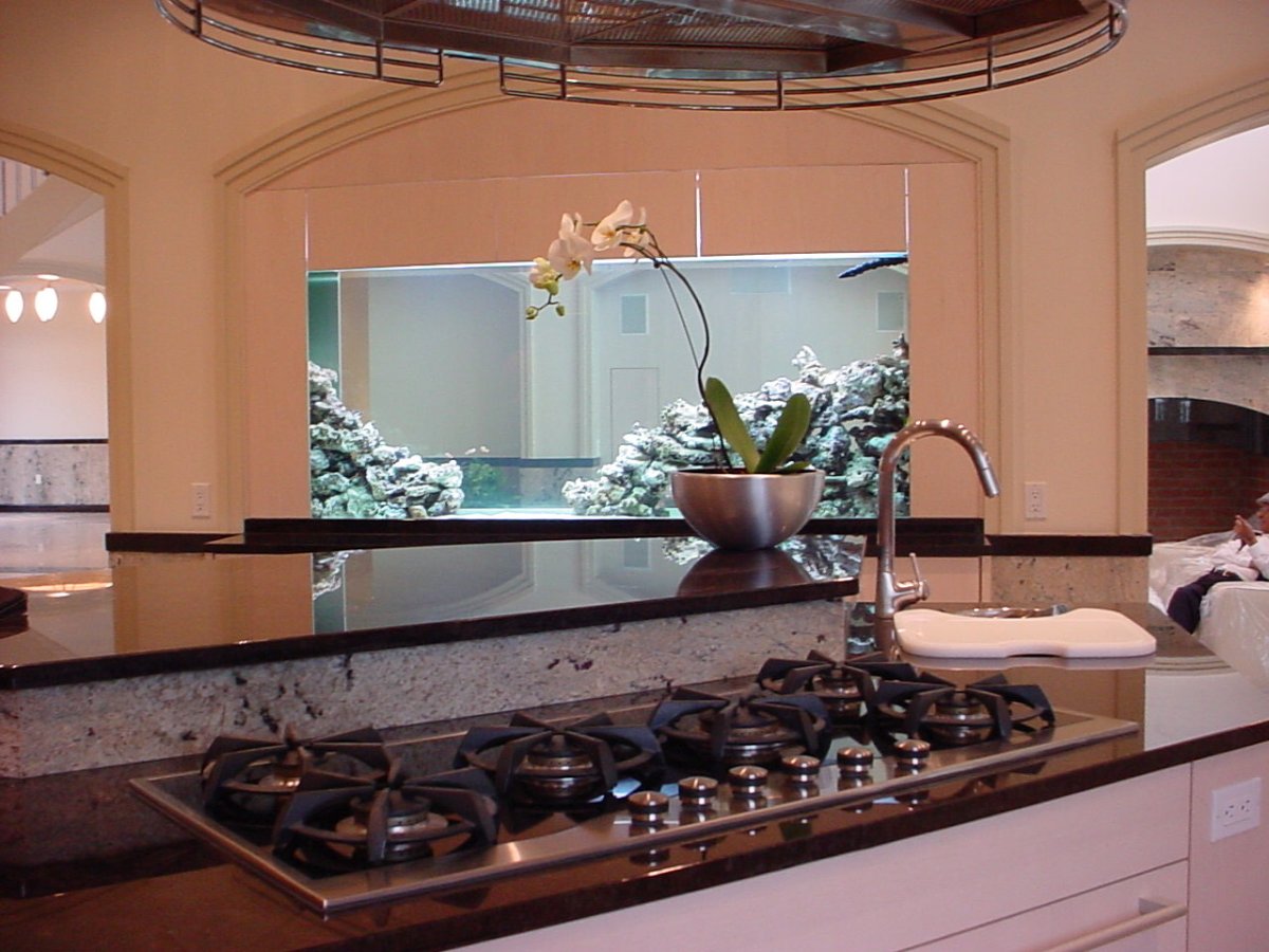 Встроенные аквариумы в интерьере