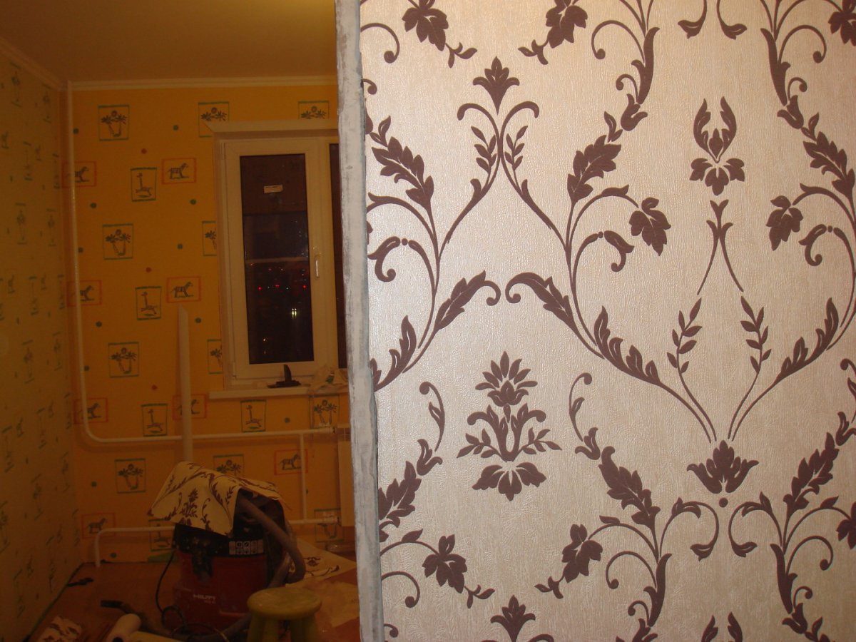 Поклейка текстильных обоев