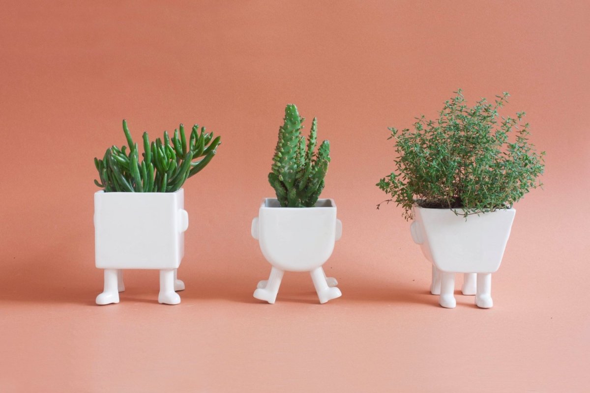 Горшок на ножках цветочный