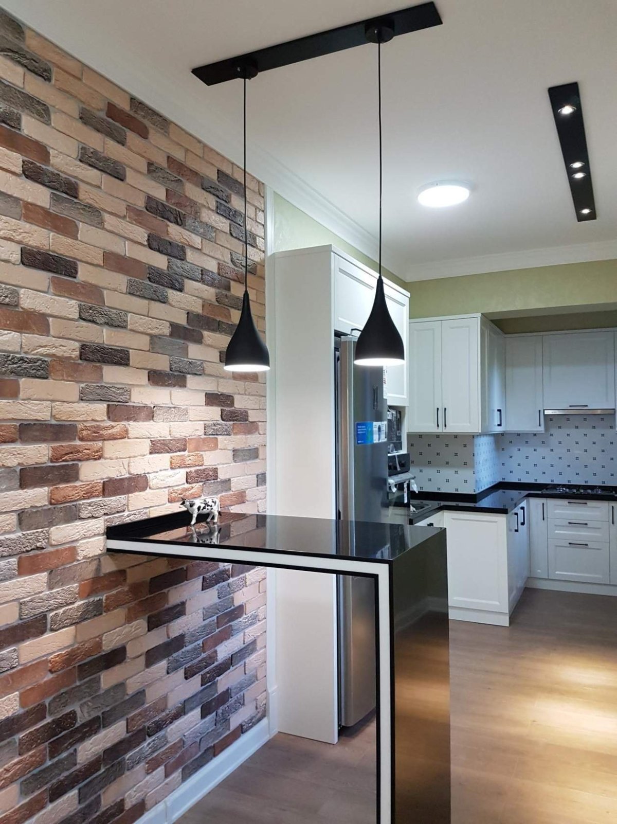 Отделка кухни декоративным кирпичом