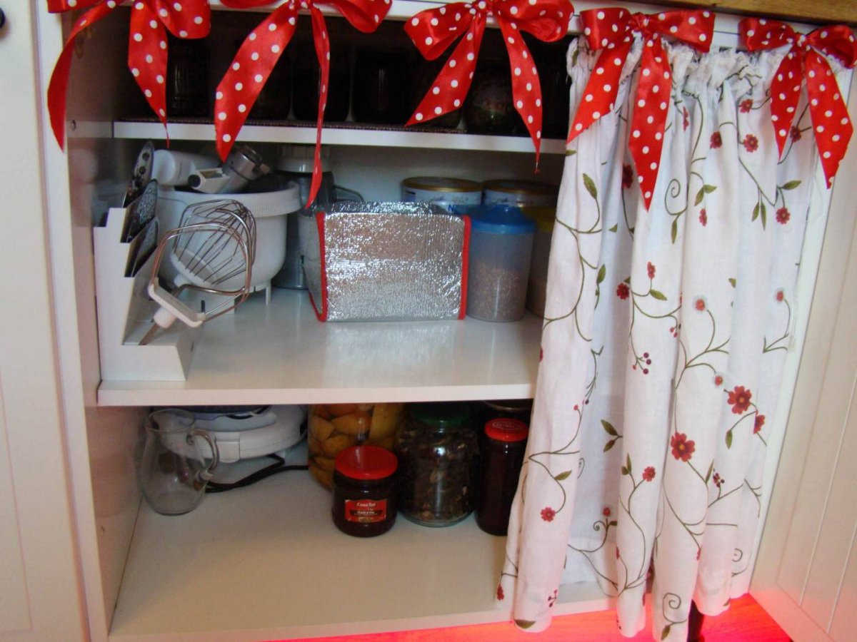 Кухонные шкафы со шторками