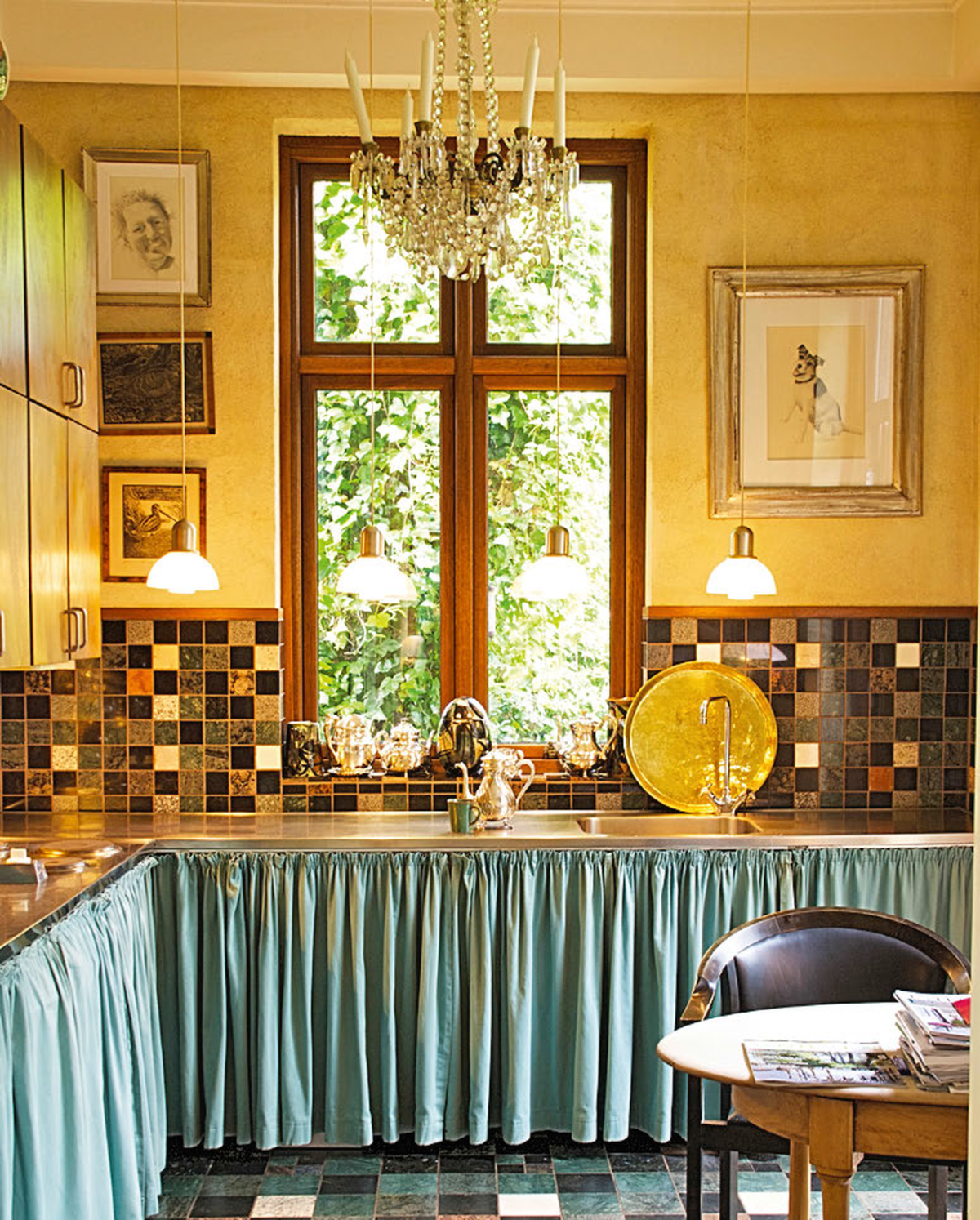 Кухонные шкафчики с занавесками