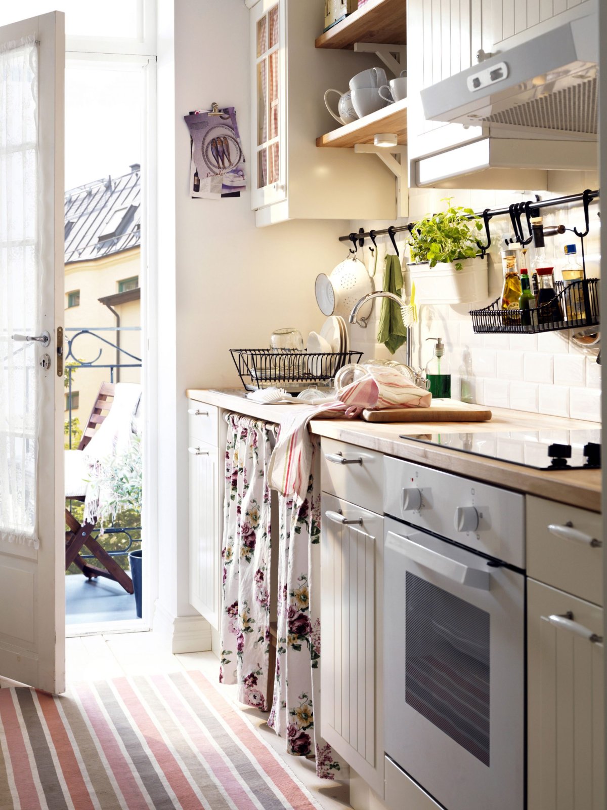 Кухонный гарнитур со шторками