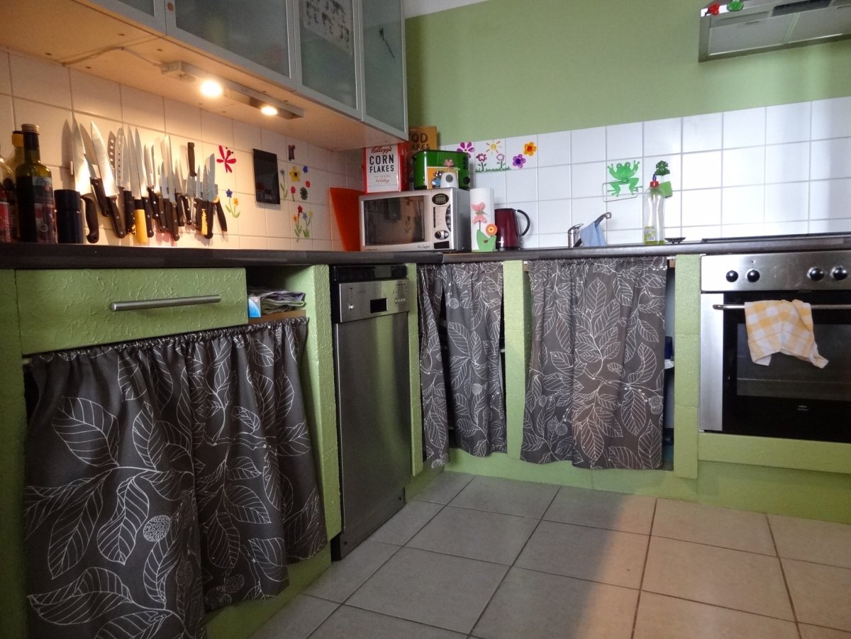 Кухонный гарнитур со шторками