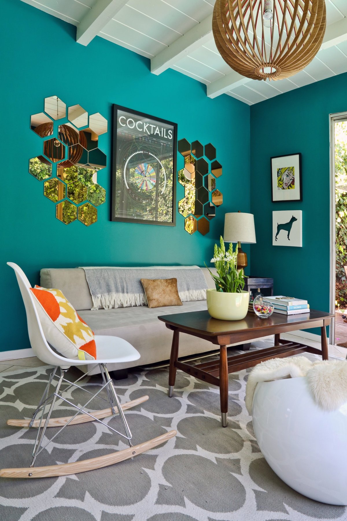 Гостиная в ярких цветах