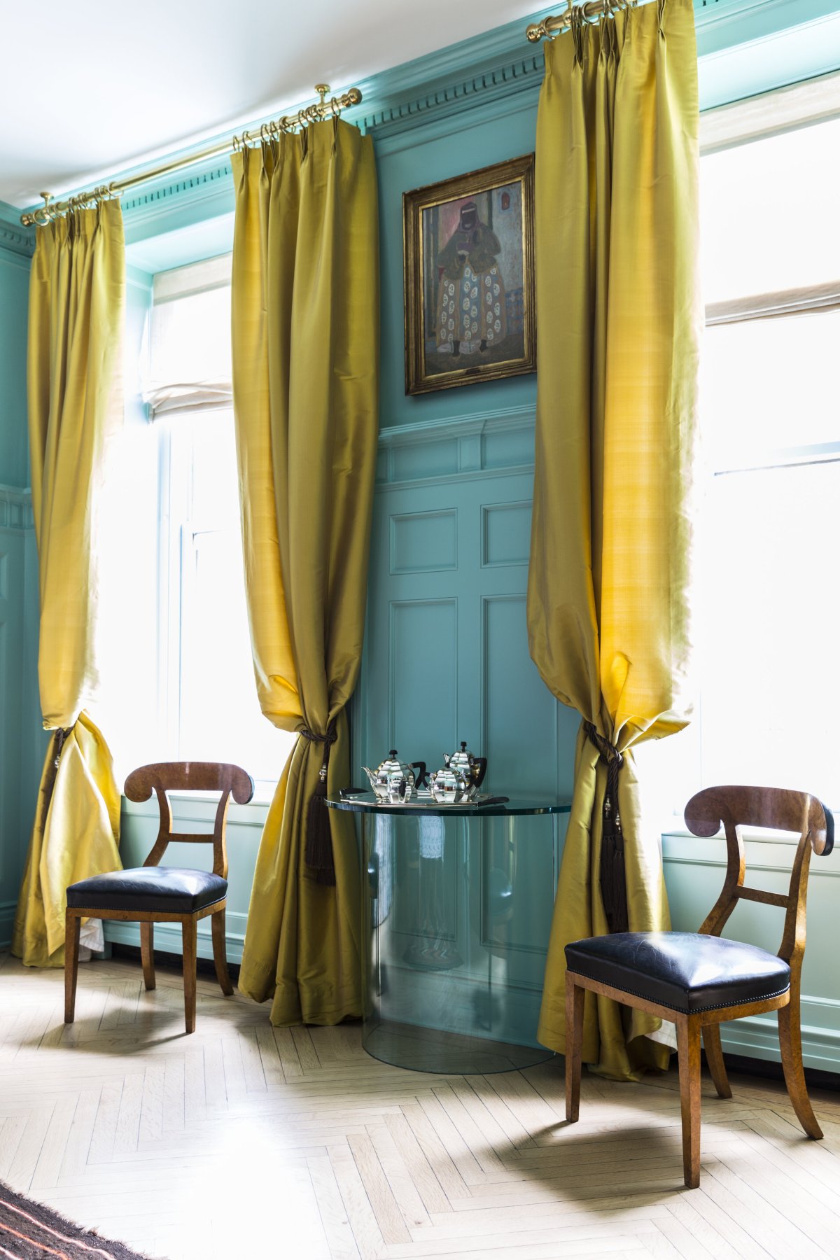 Желтые шторы в интерьере