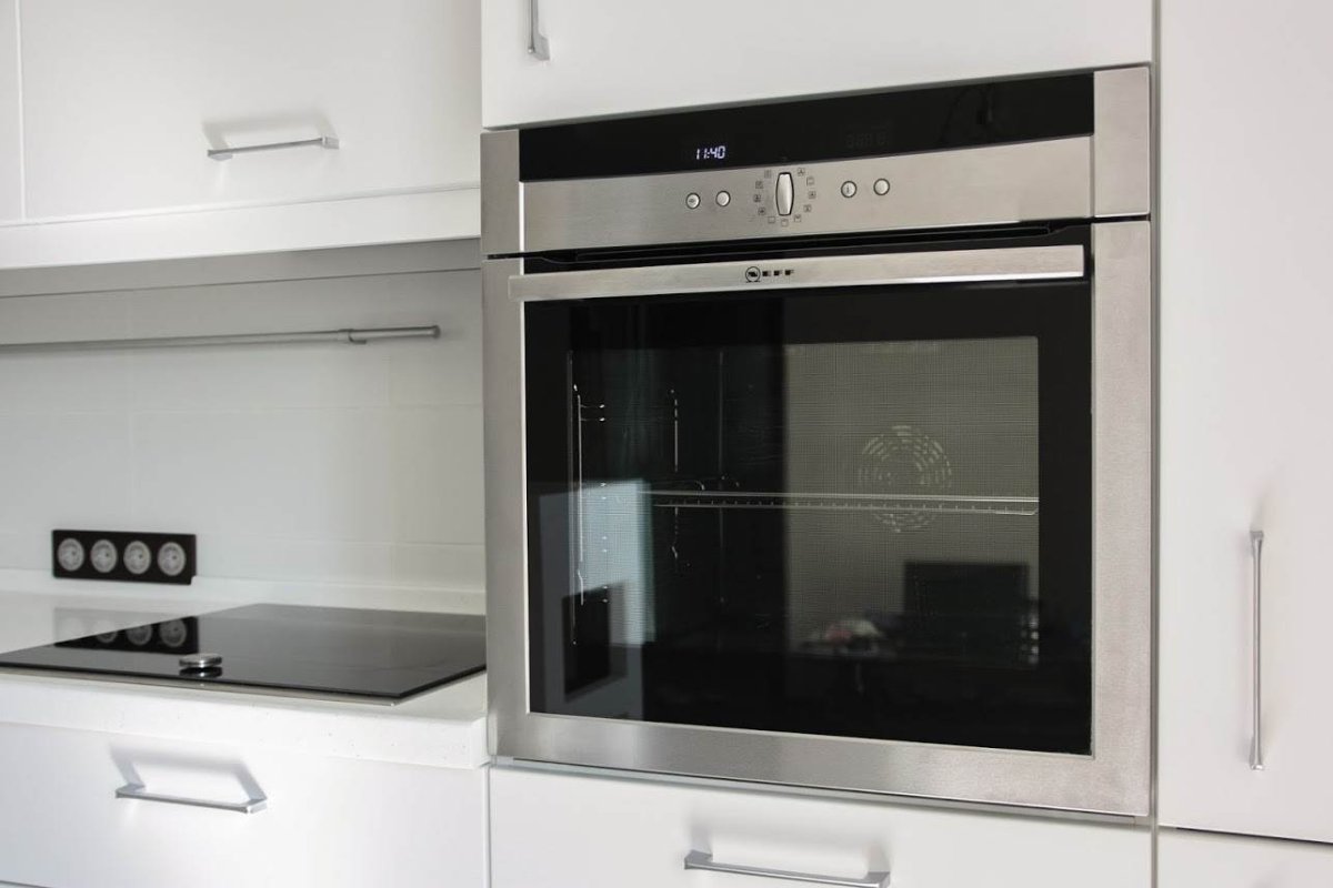 Кухня со встроенной СВЧ