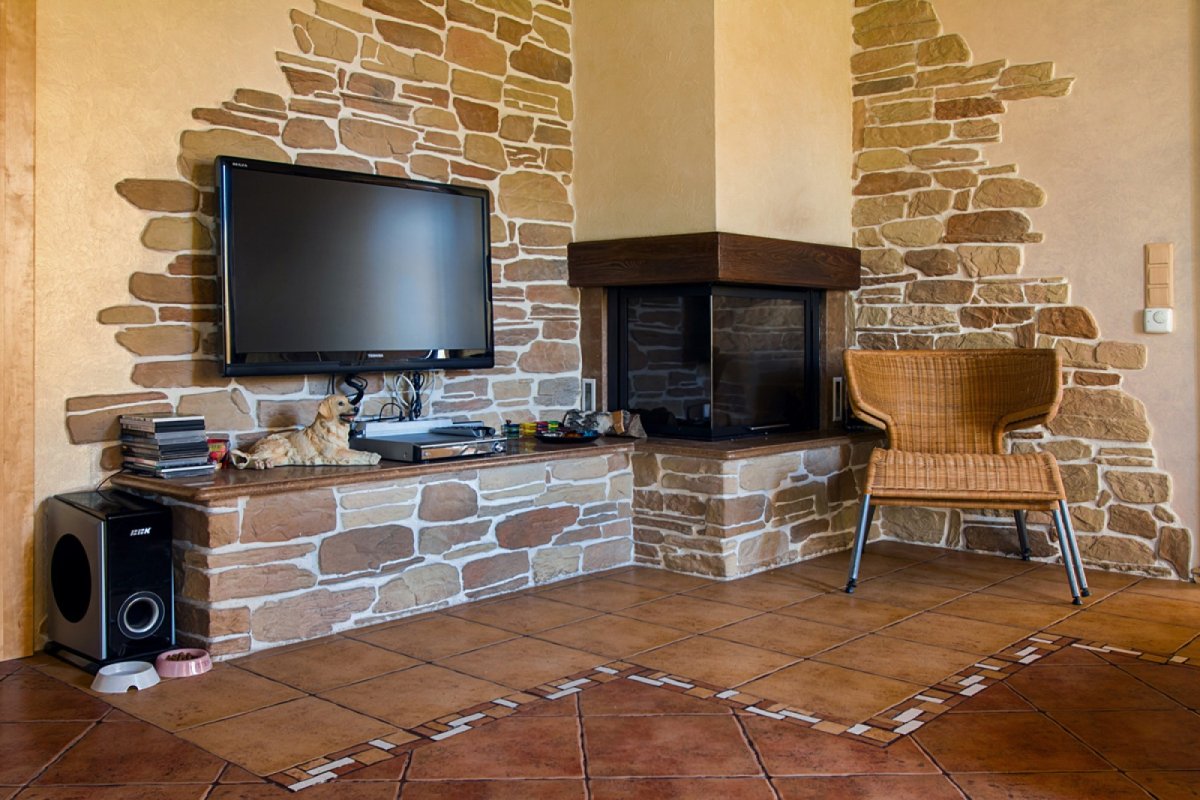 Отделка комнаты декоративным камнем