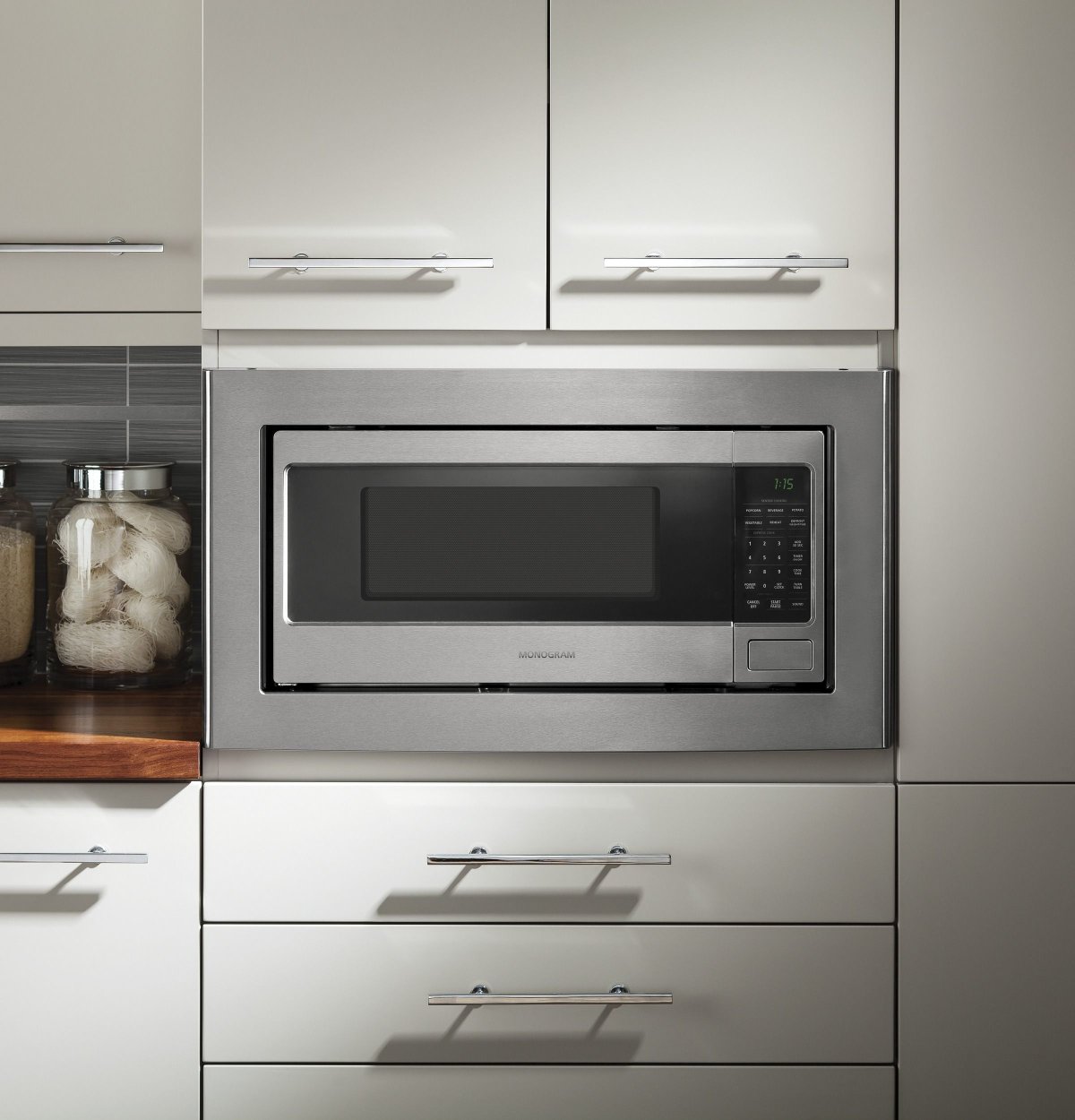 Кухня с черной плитой