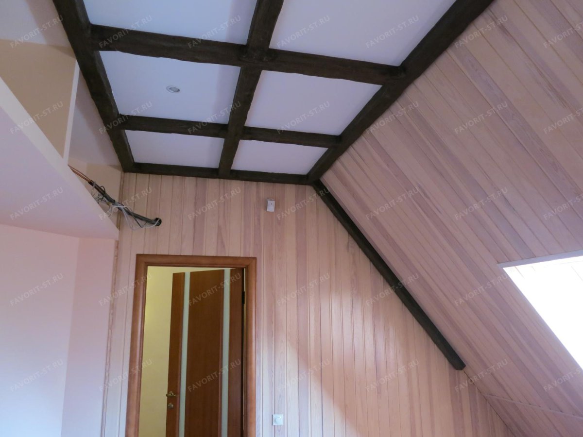 Отделка мансарды панелями ПВХ