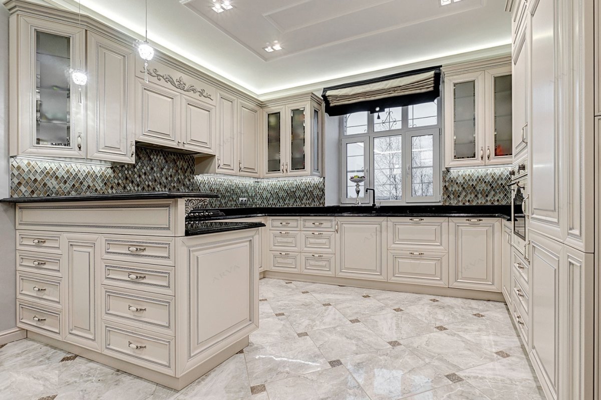 Кухня классика белый ясень с патиной