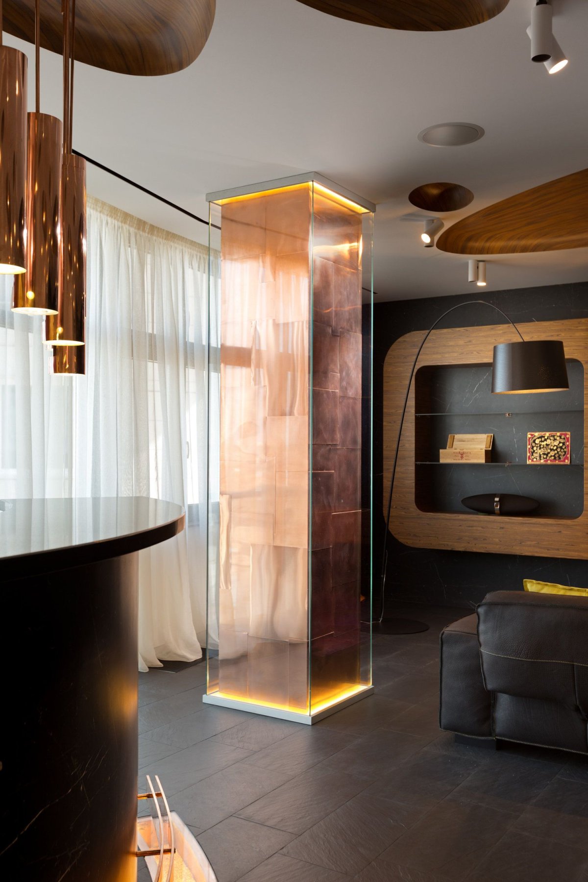 Колонна в гостиной