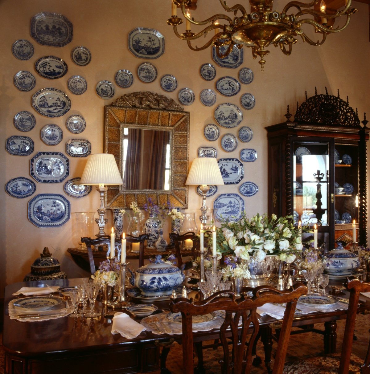 Декоративные тарелки в интерьере