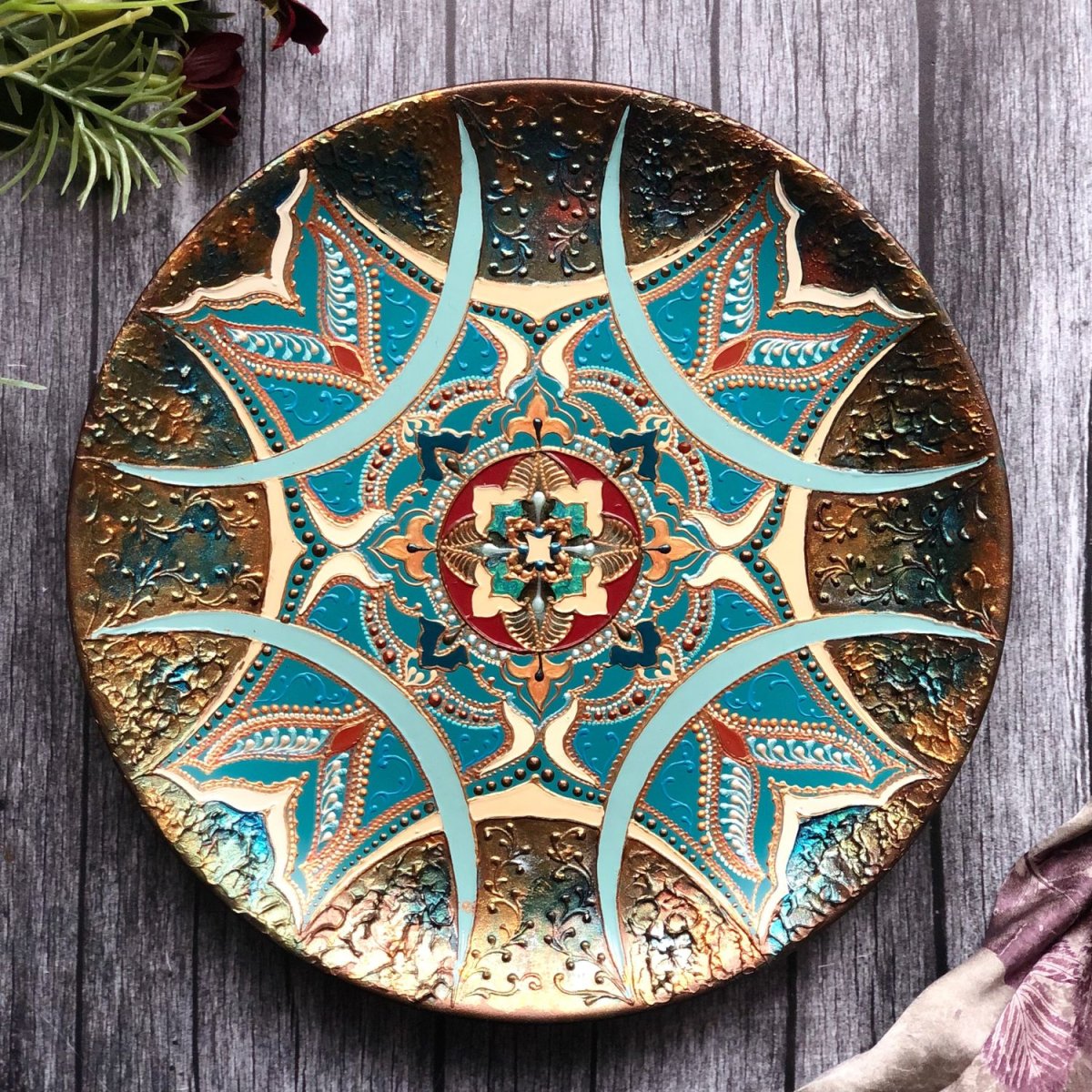 Тарелки в интерьере кухни настенные