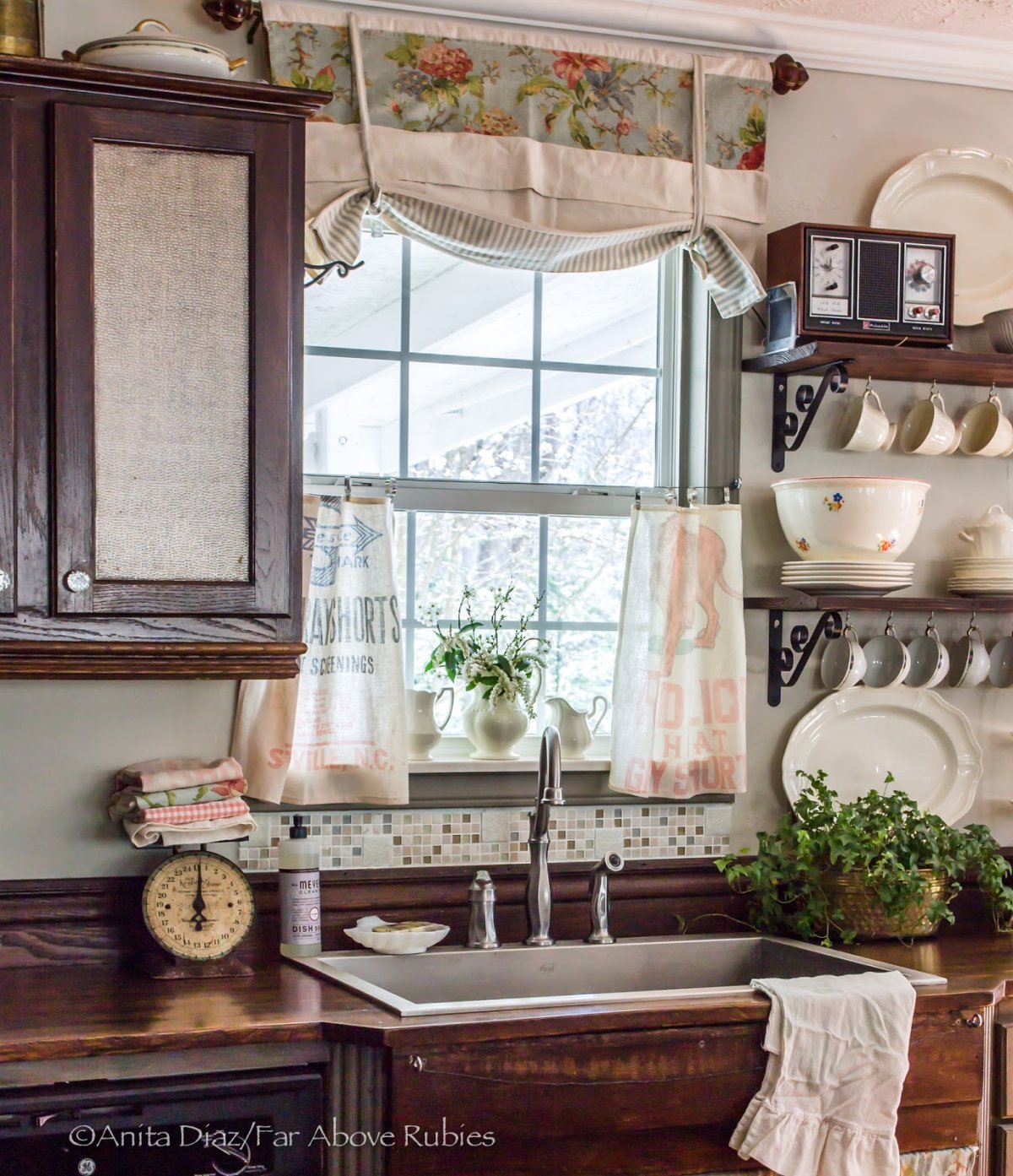 Шторы для кухни в винтажном стиле