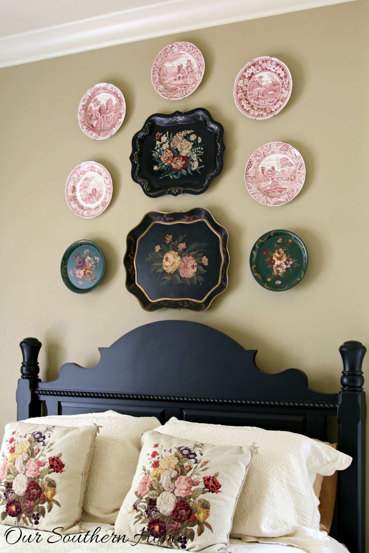 Стильный интерьер с декоративными тарелками