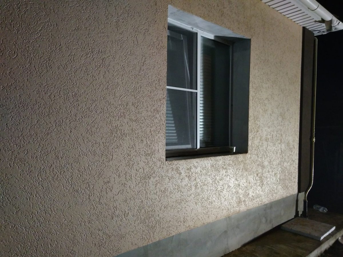 Декоративная штукатурка короед для внутренней отделки стен