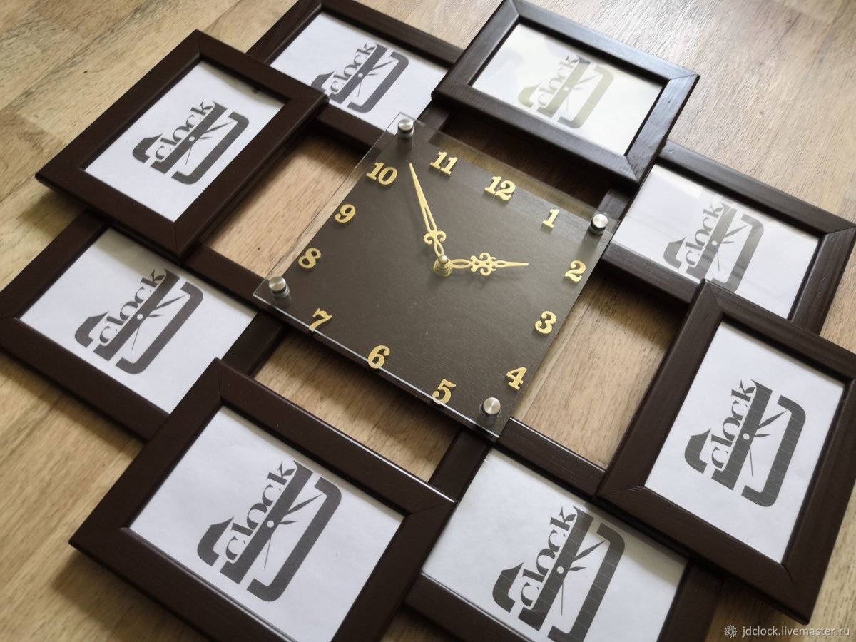 Часы и фоторамки в интерьере