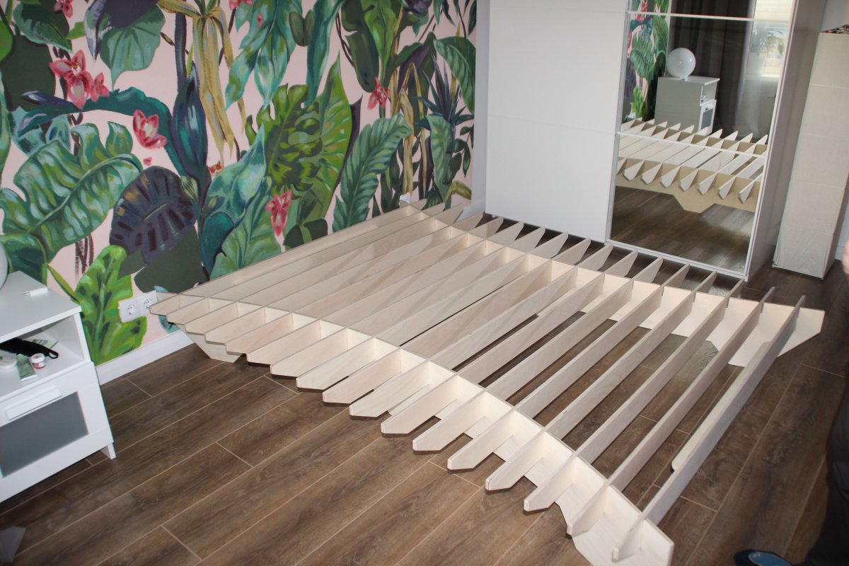 Кровать из мебельного щита