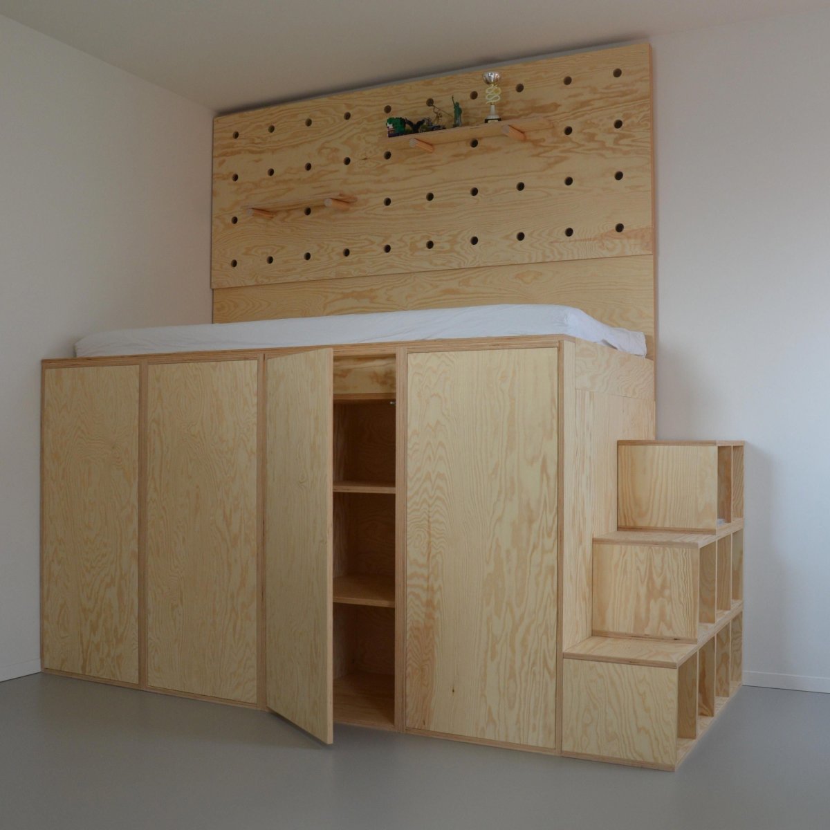 Кукольная кроватка из фанеры