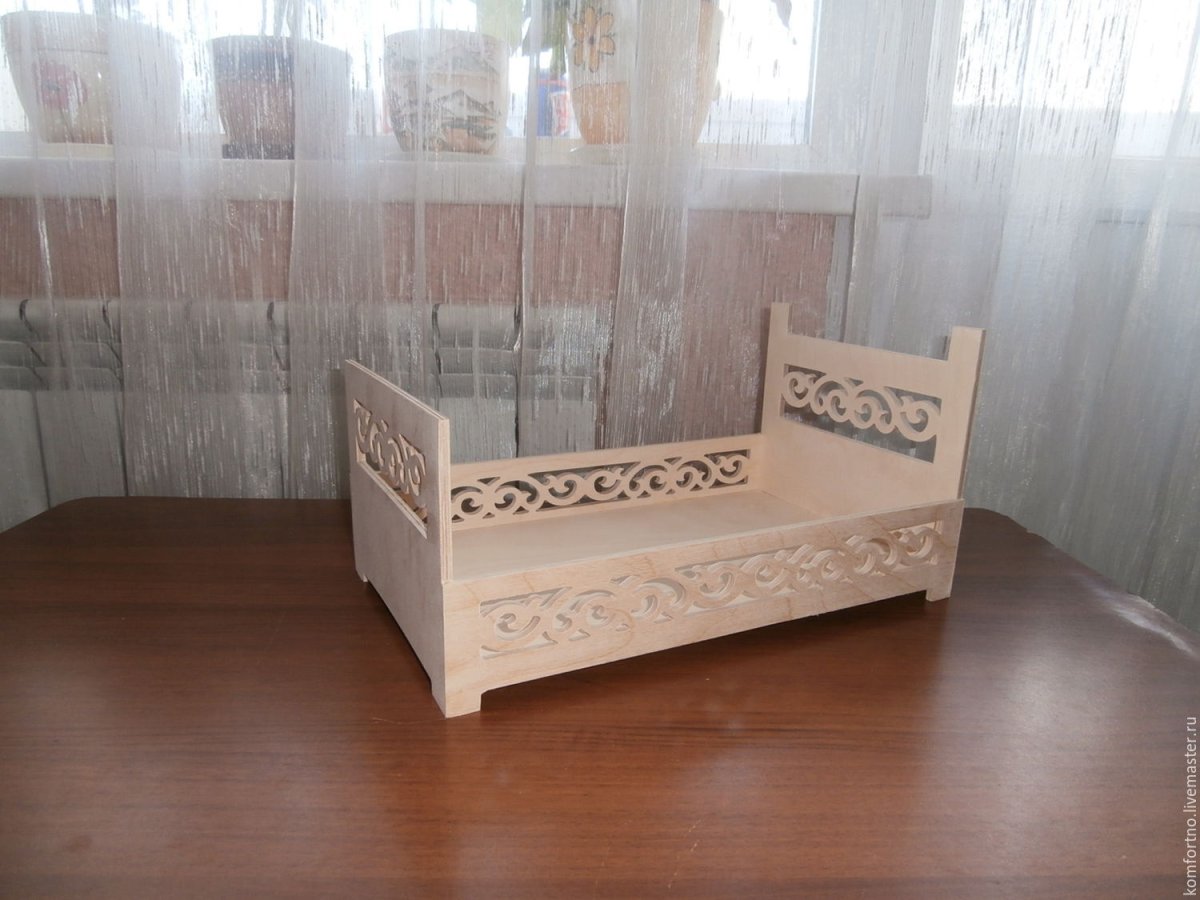 Двуспальная кровать из фанеры