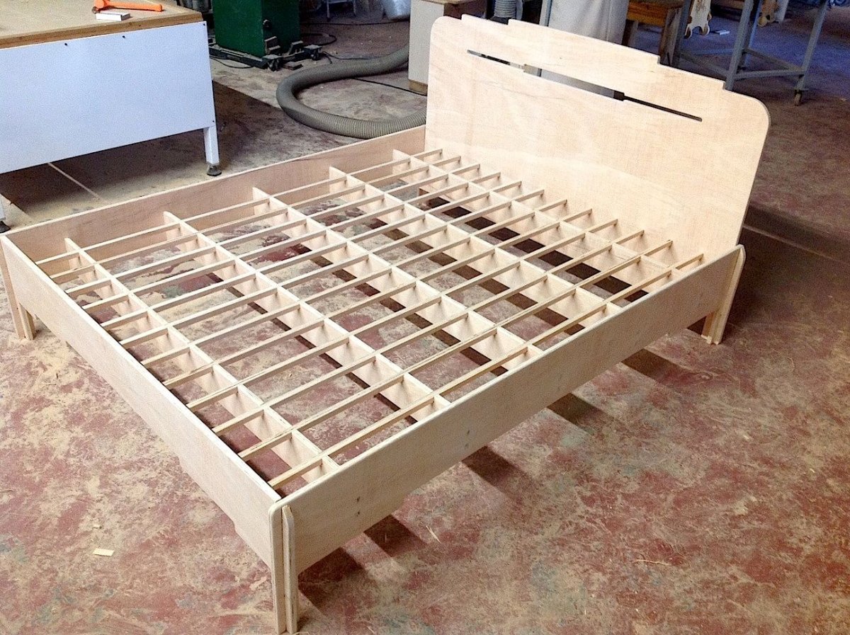 Кровать из фанеры