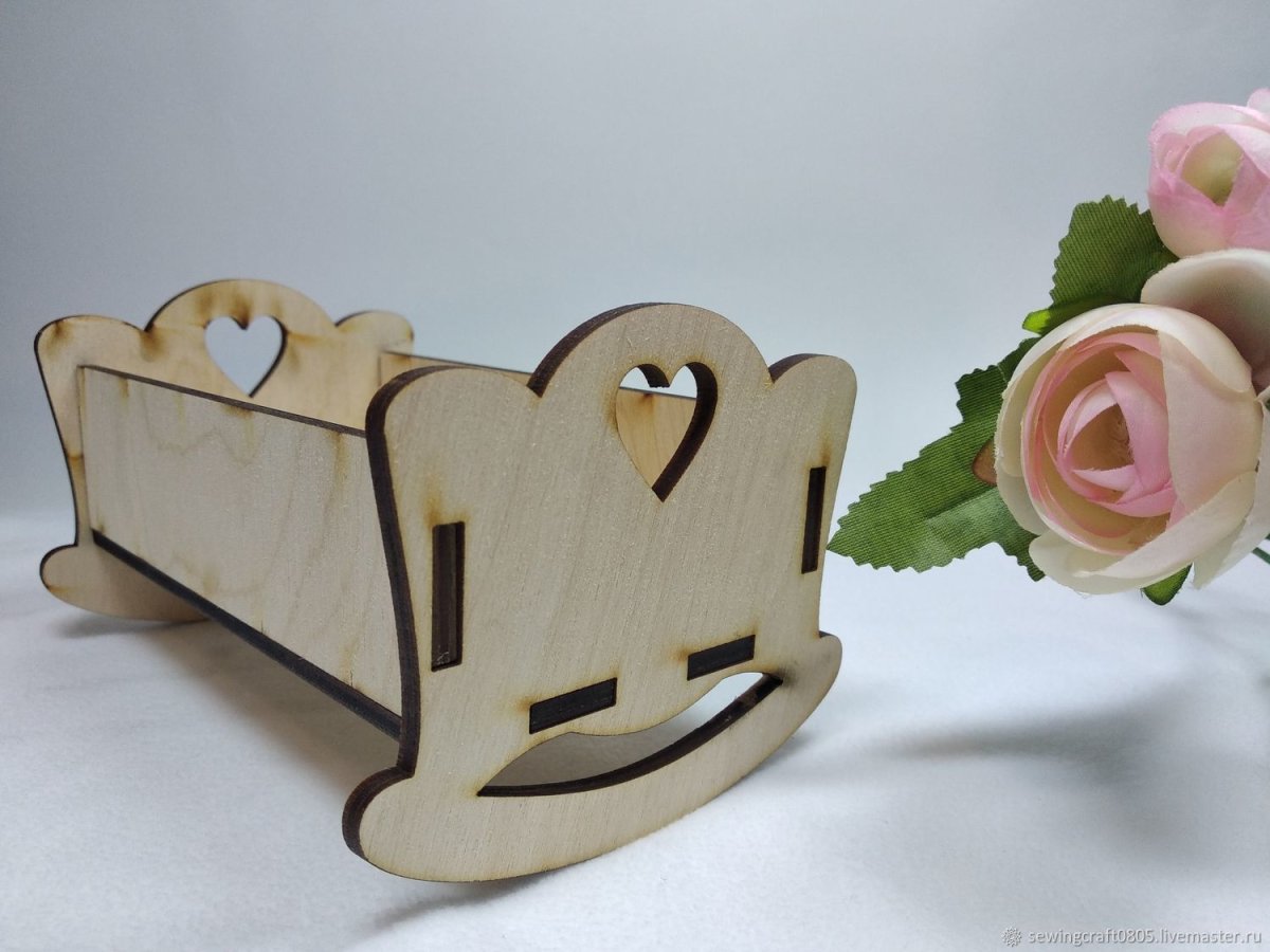 Кровать необычная из фанеры