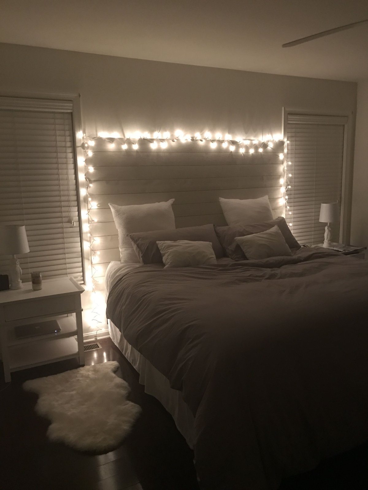 Комната с голубой подсветкой