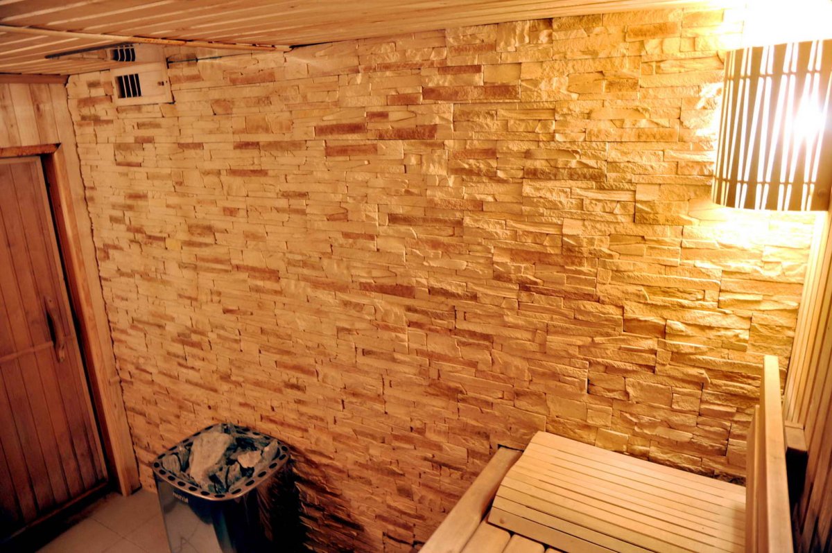 Дом с отделкой камнем