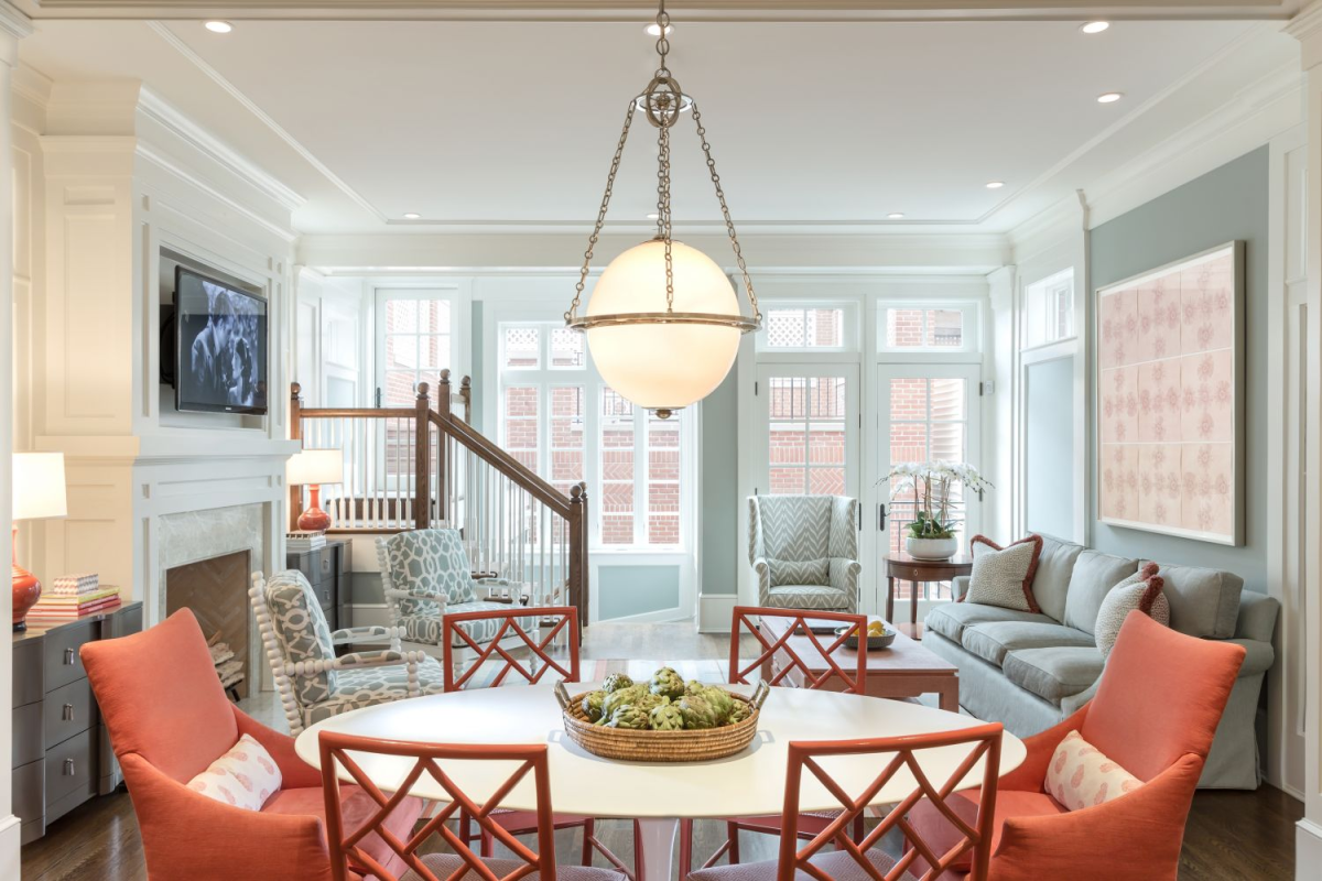 Розовые стены в спальне