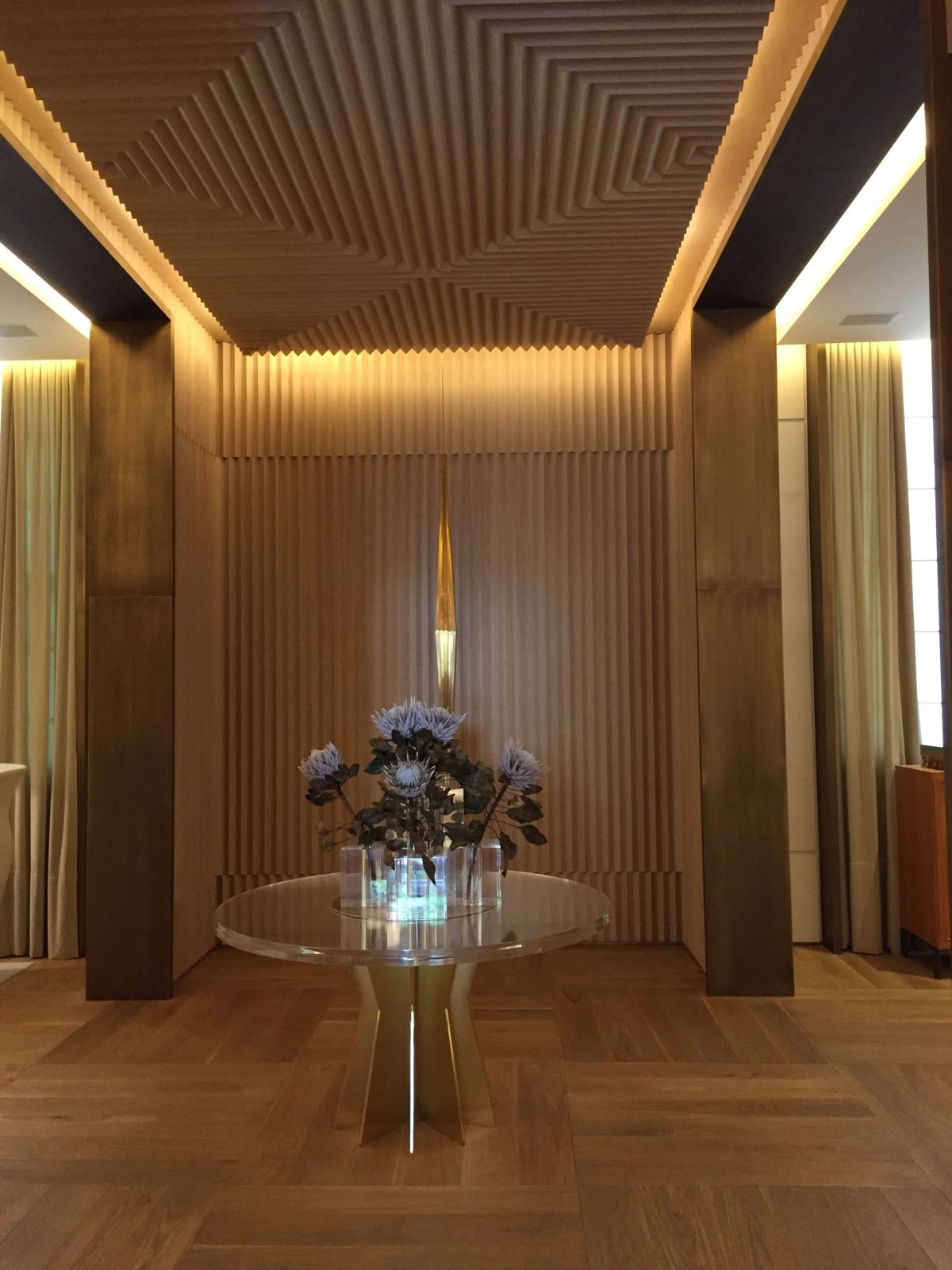 Спальня с неоновой подсветкой