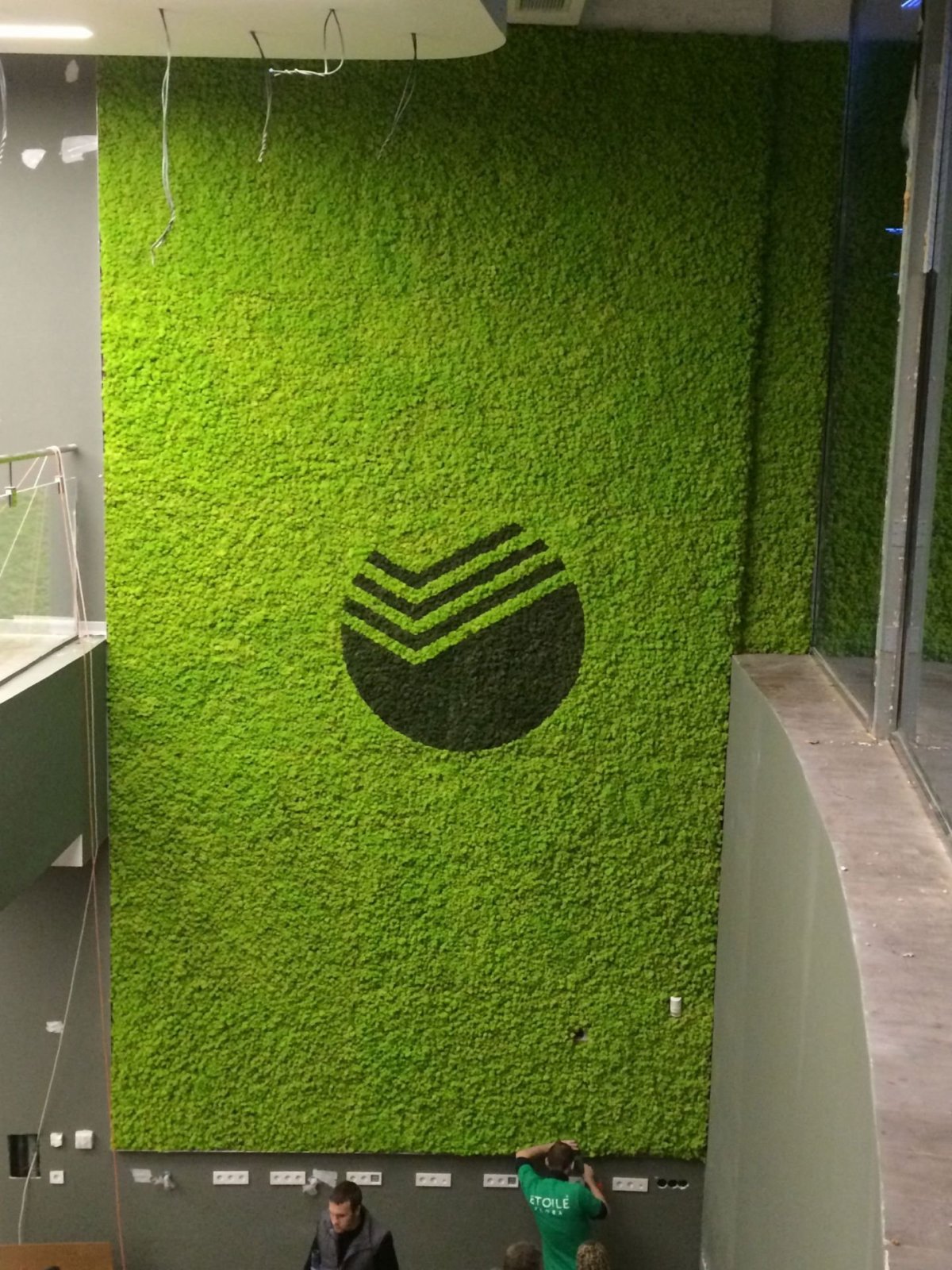 Искусственный газон в интерьере квартиры