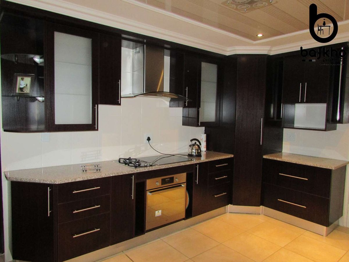 Кухня в коричневом цвете