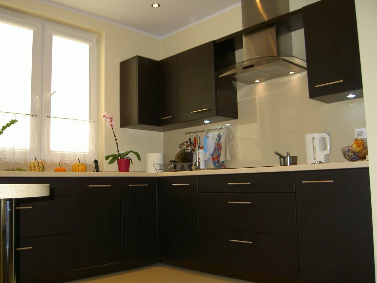 Кухни венге с бежевым глянцем