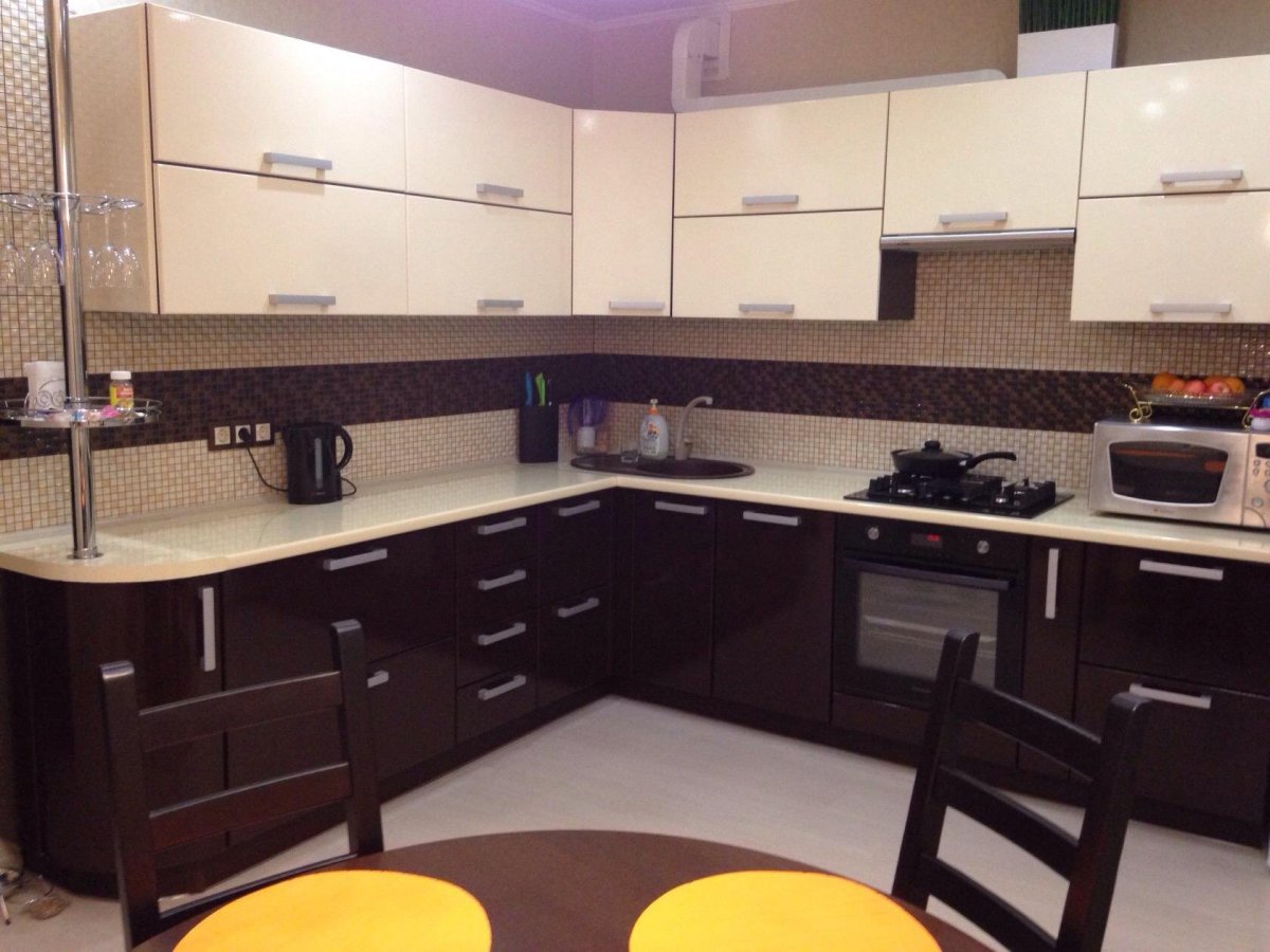 Бордовая кухня