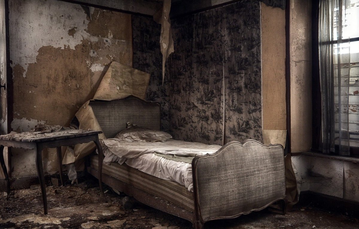 Двуспальная кровать коричневая Старая