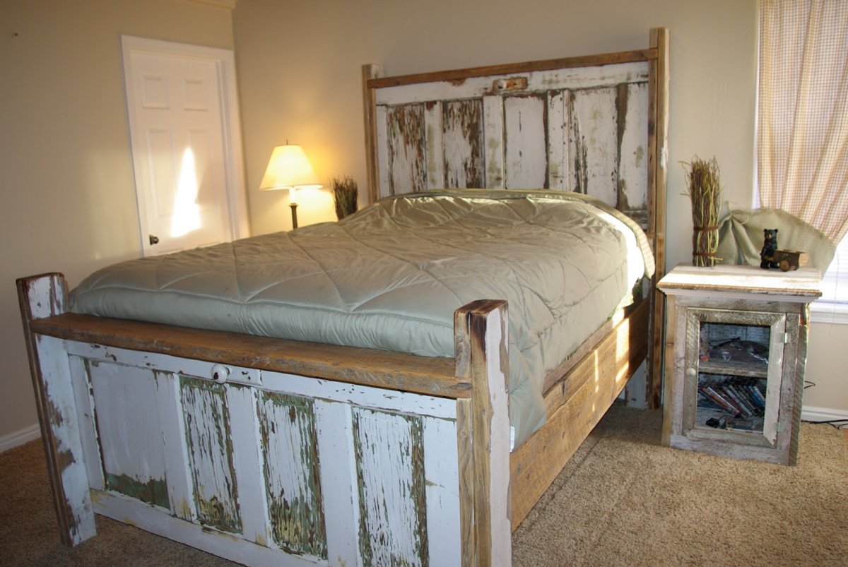 Спальня в заброшенном доме