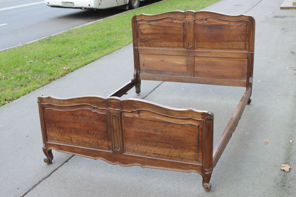 Скамейка из металлической кровати