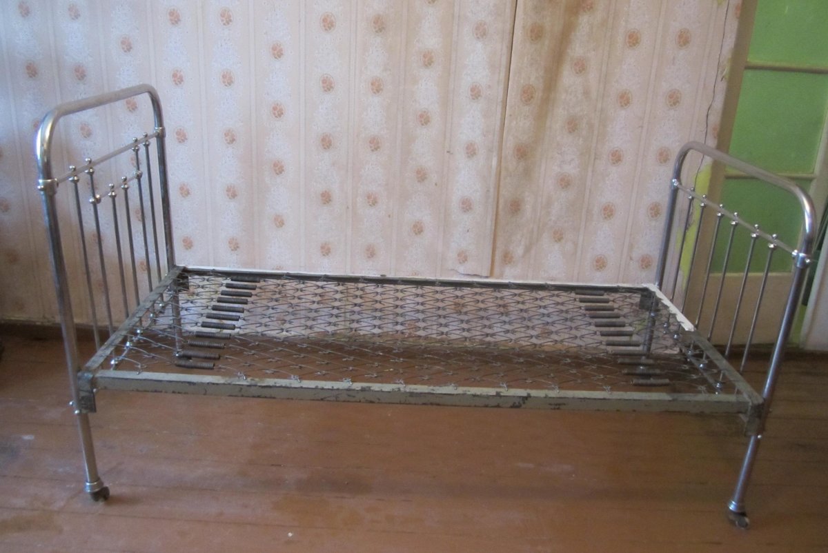 Старая кровать