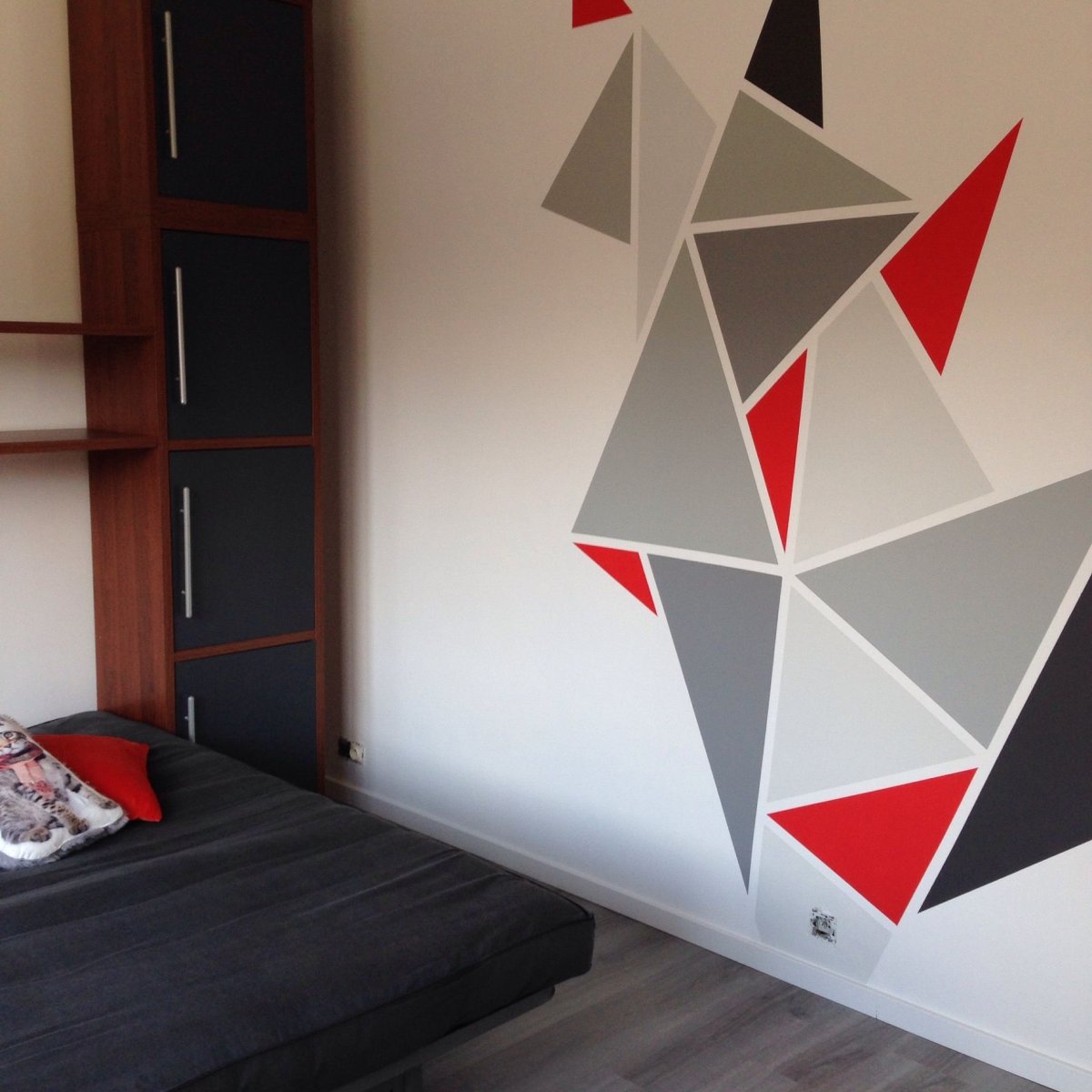 Геометрический декор стен