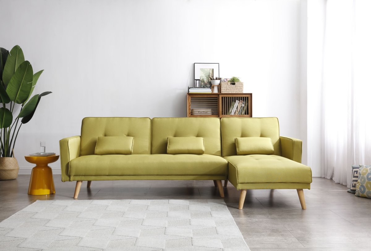 Фисташковый диван в интерьере