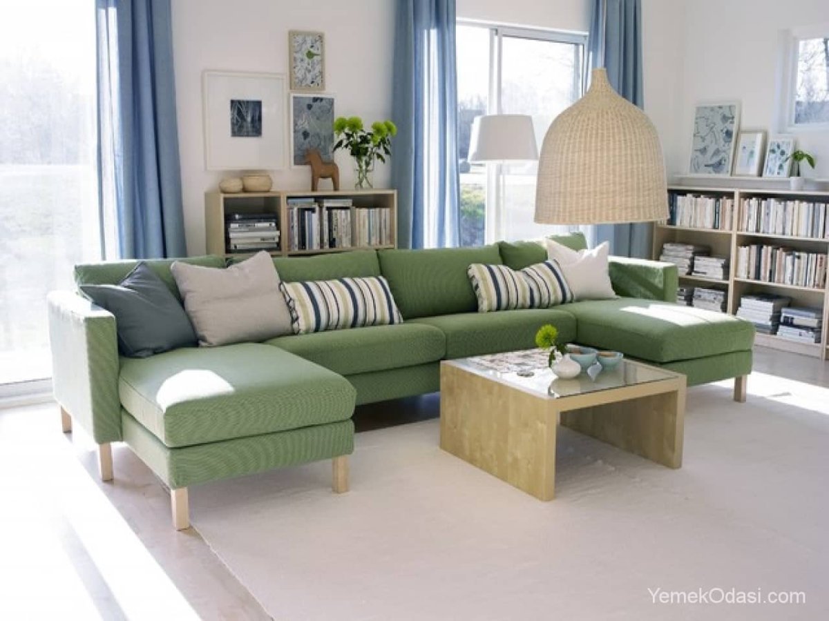 Диван оливкового цвета