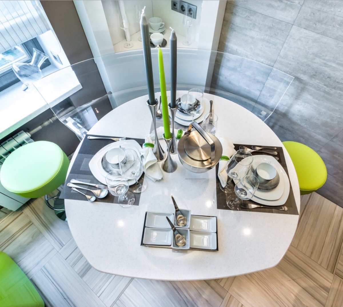 Кухонный гарнитур с круглым столом