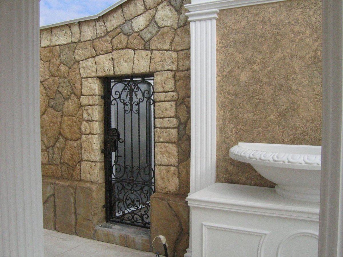 Коттедж оштукатуренный фасад