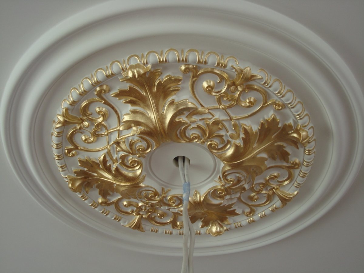 Поталь на стене