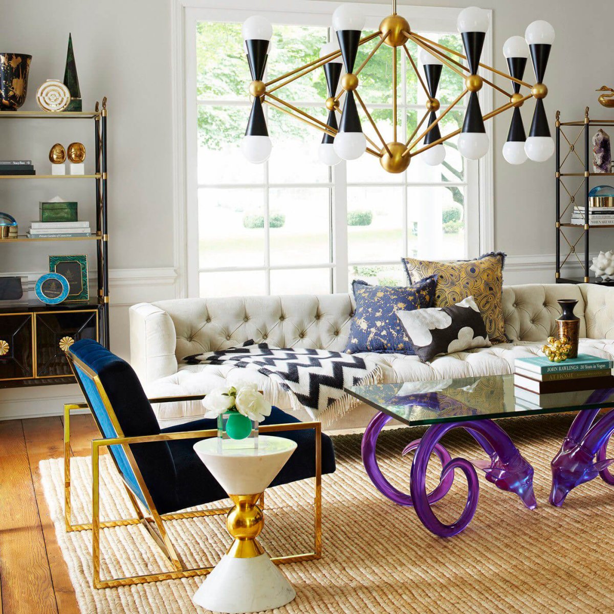 Голубые стулья в интерьере кухни