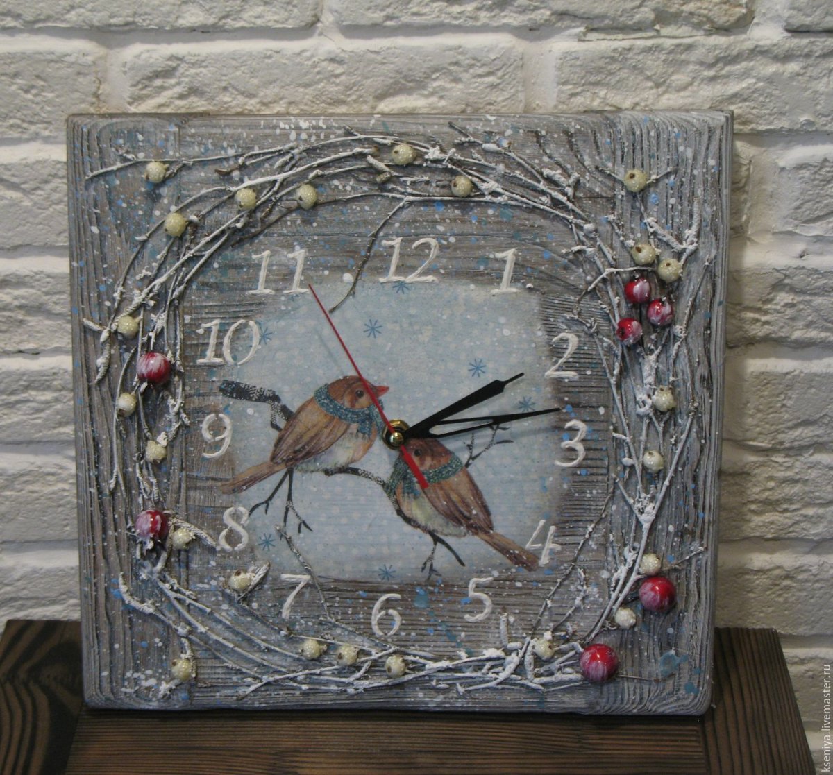 Новогодние часы в технике декупаж