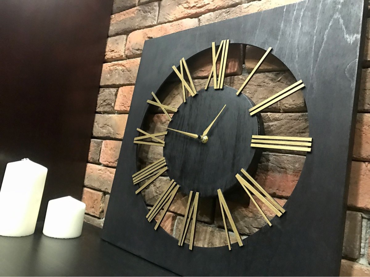 Часы из дерева и металла