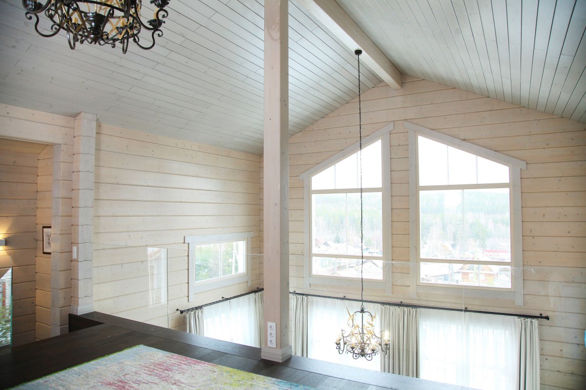 Фальшбрус в интерьере мансарды