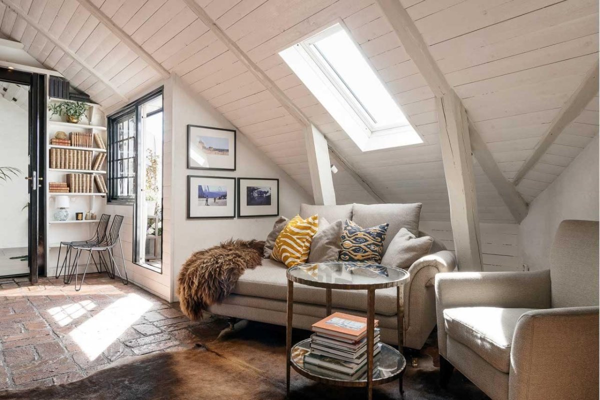 Комната с мансардной крышей